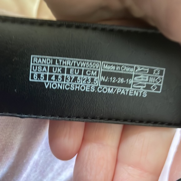 VIONIC 6.5 Velcro #2. Straps across LNWOT podiatrist design sandal - Picture 6 of 10